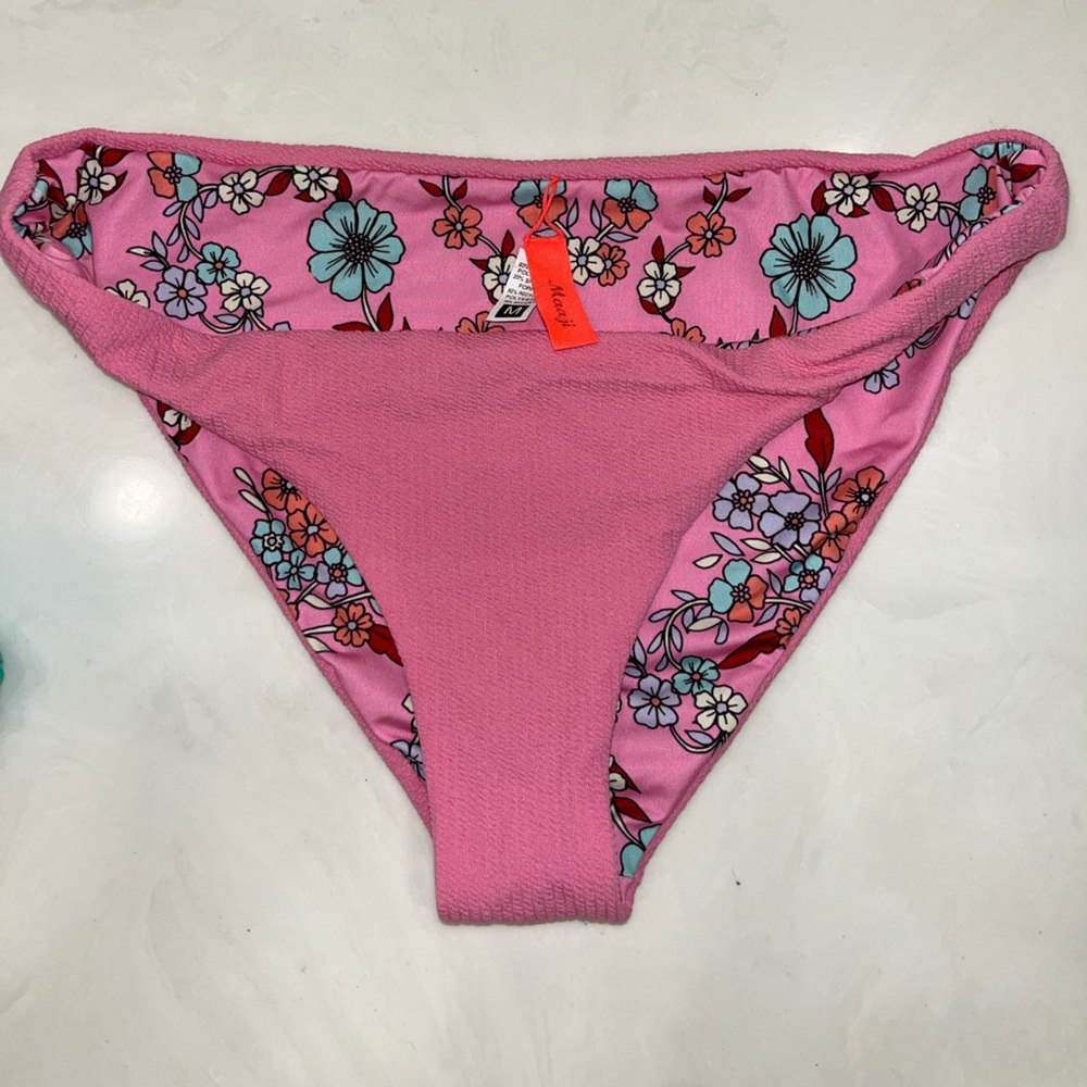 maaji pink bottoms// medium